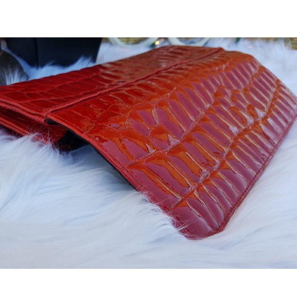 Faux Snakeskin Red Hand Clutch Purse Elegant - Picture 4 of 6